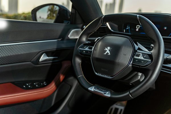 Découvrez le leasing avantageux de la peugeot e-2008 électrique